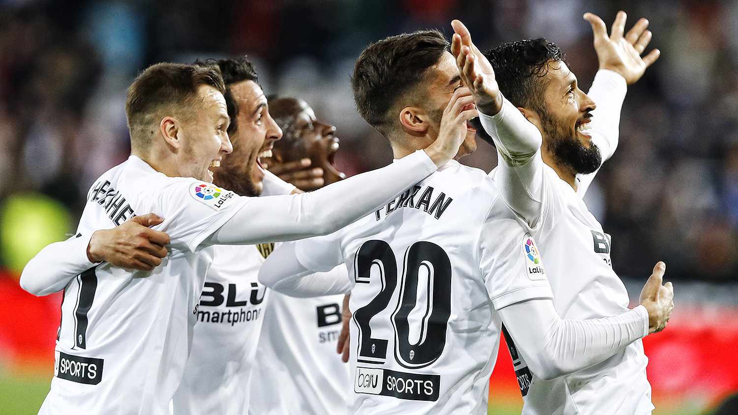 El Valencia CF noquea al Real Madrid en un partidazo en Mestalla (2-1 ...