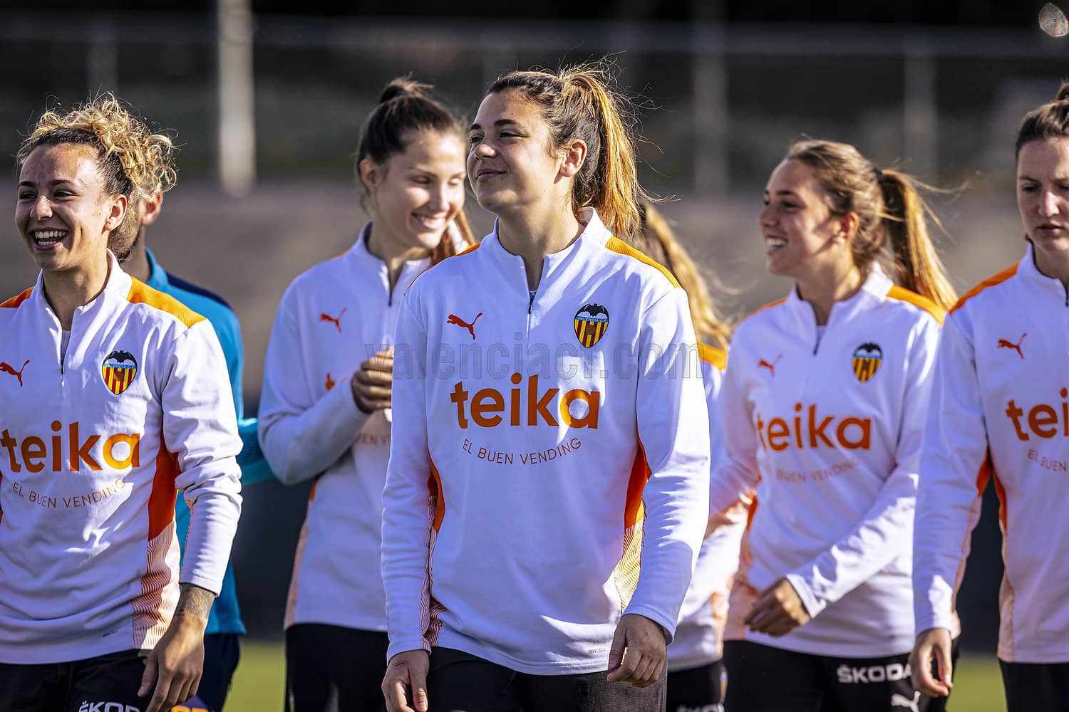 El buen ambiente reina en la sesión del VCF Femenino 🦇💪 - Valencia CF