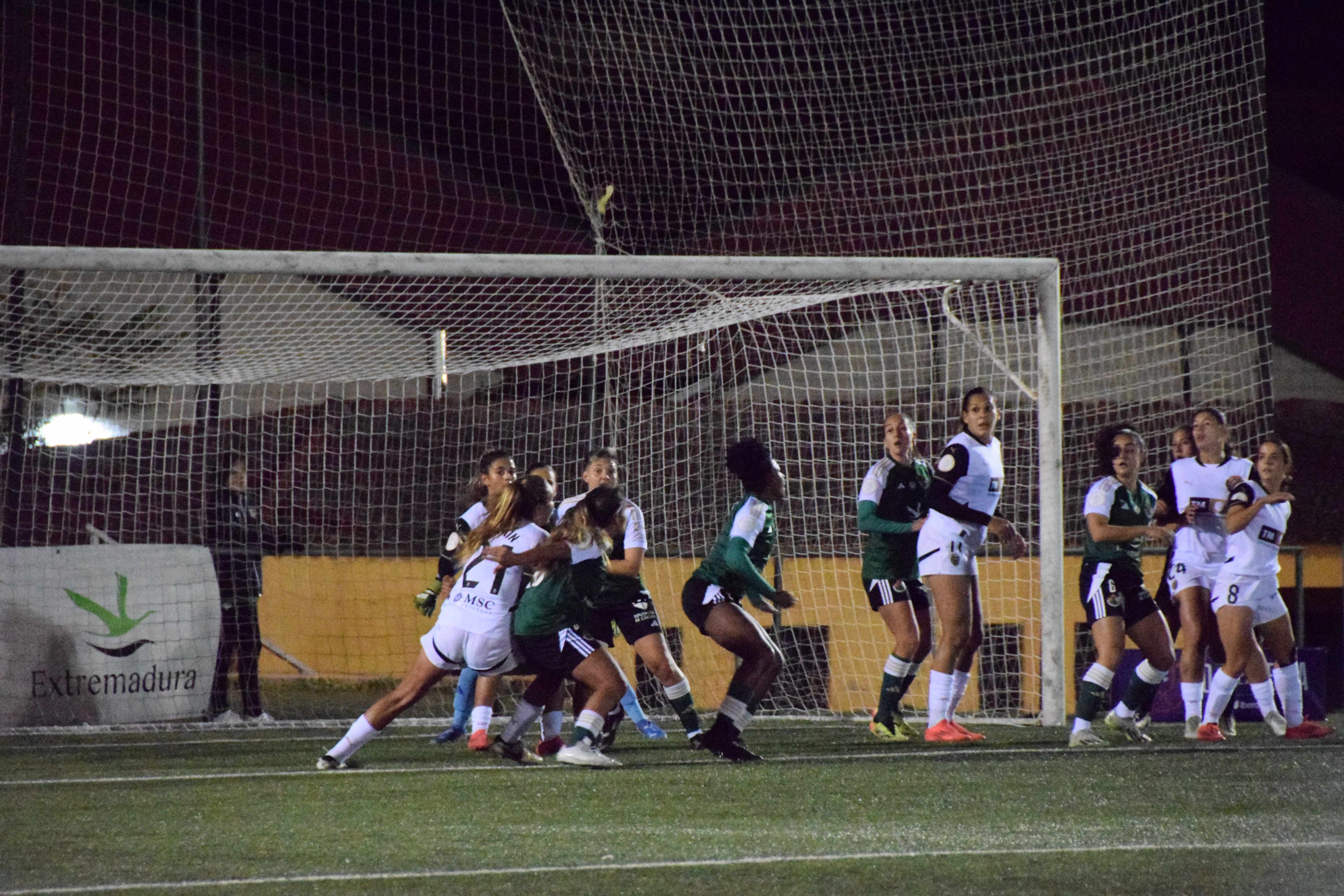 Derrota del Valencia CF Femenino en Copa contra el CP Cacereño Femenino ...