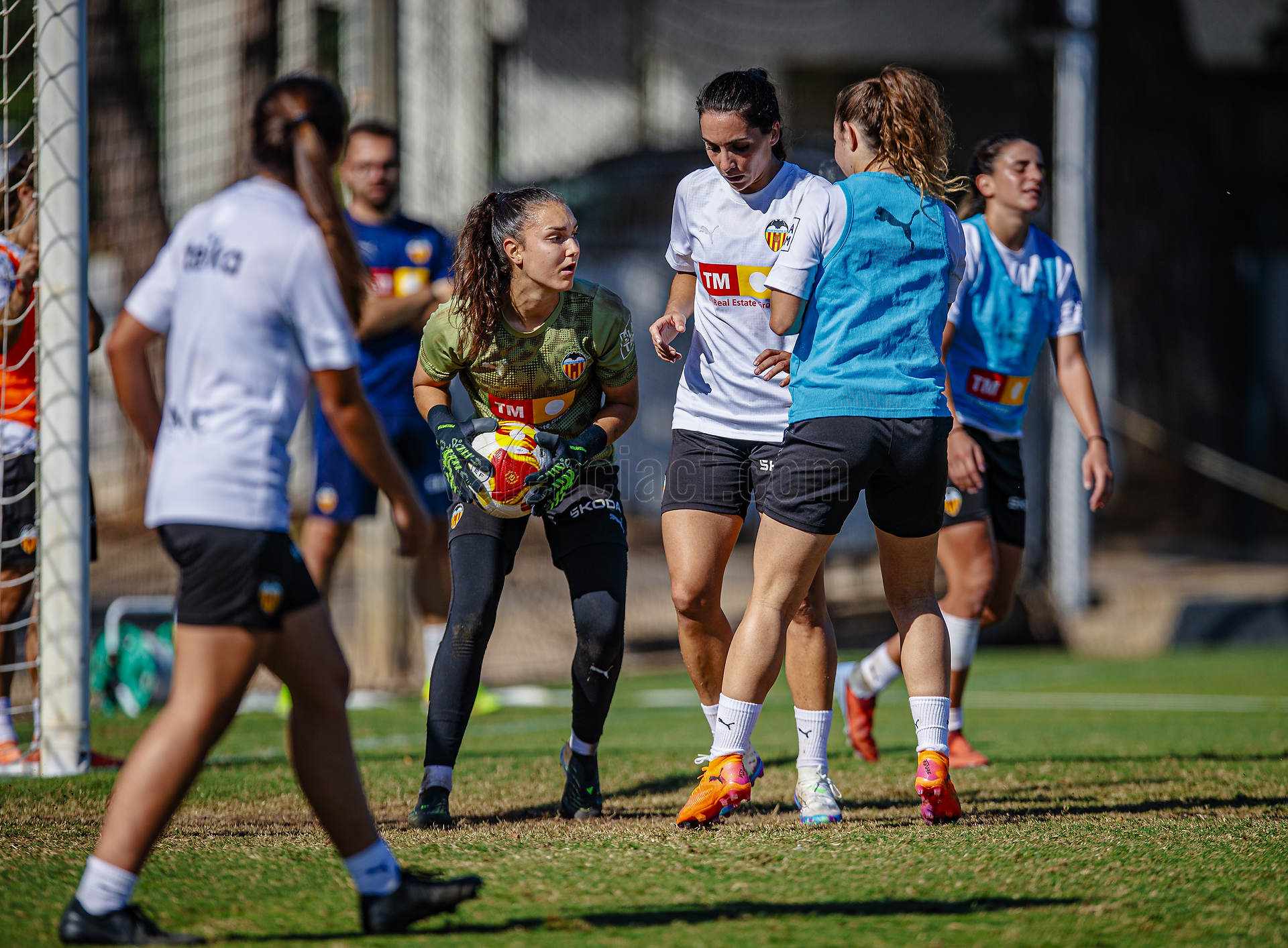 IMÁGENES DEL ENTRENAMIENTO DEL VALENCIA CF FEMENINO EN CAMPO (03/11/25 ...