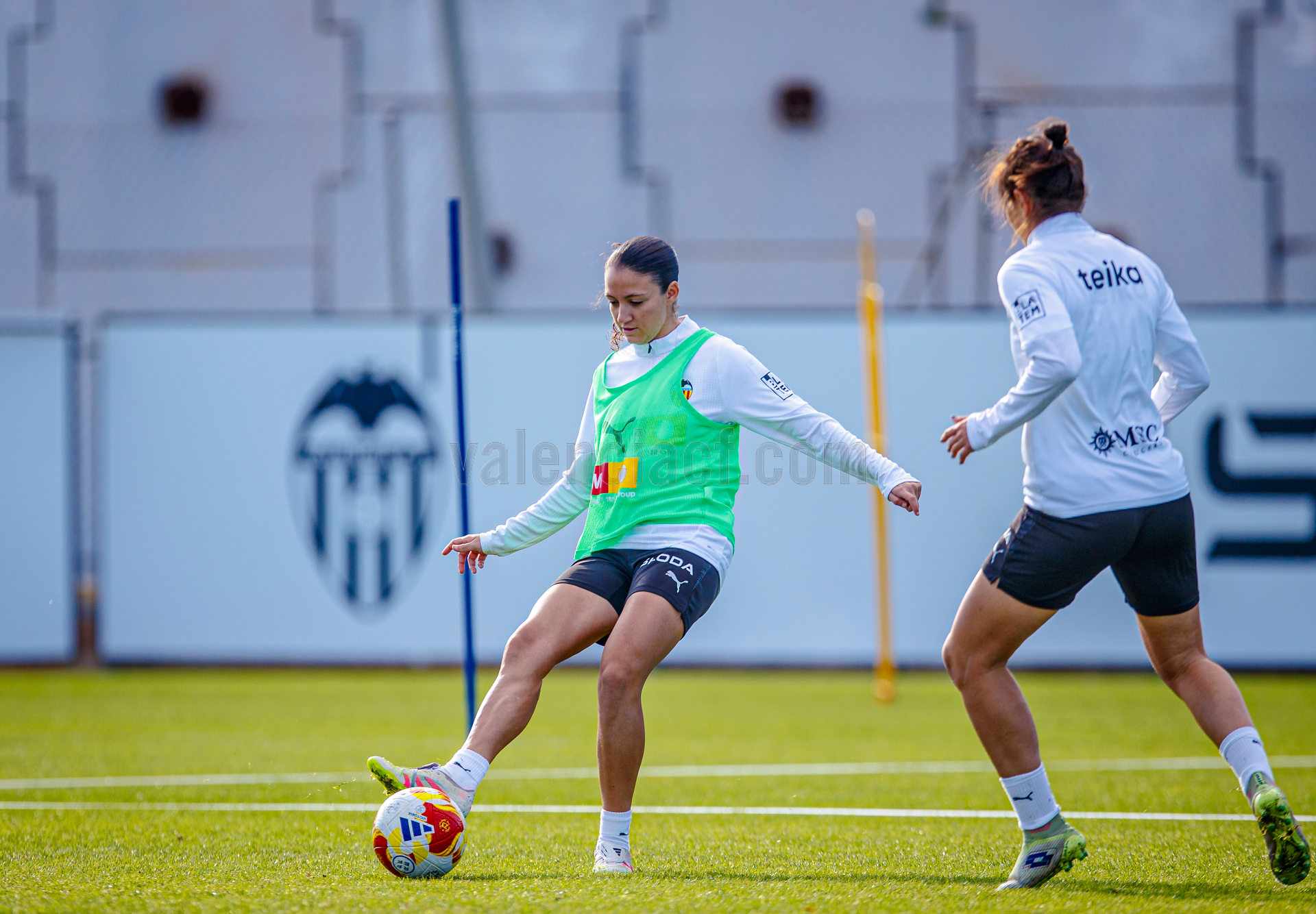 IMÁGENES DEL ENTRENAMIENTO DEL VALENCIA CF FEMENINO EN CAMPO (02/12/25 ...