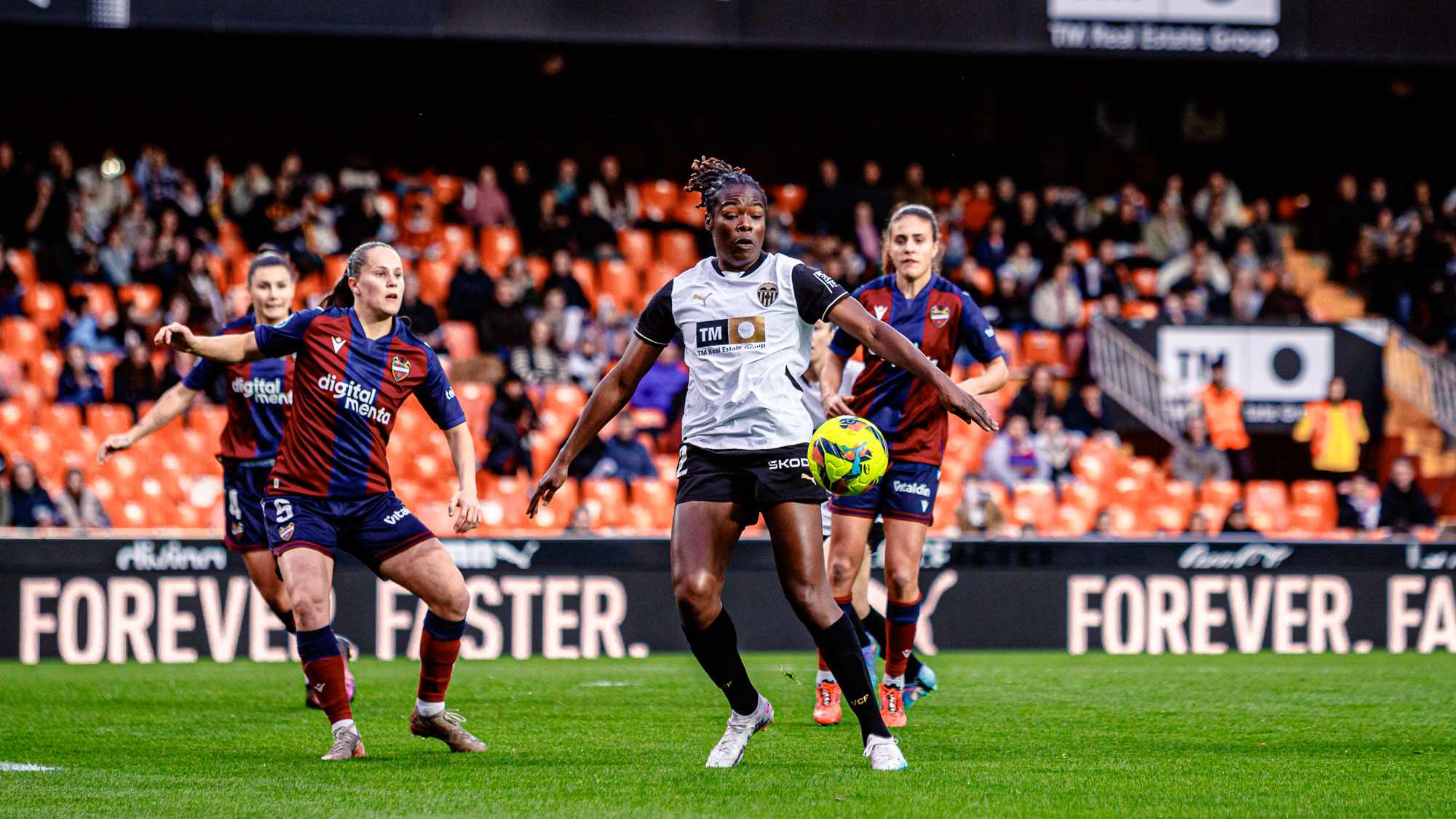 CRÓNICA 'DERBI TEIKA' LIGA F · Empate del Valencia CF Femenino contra ...