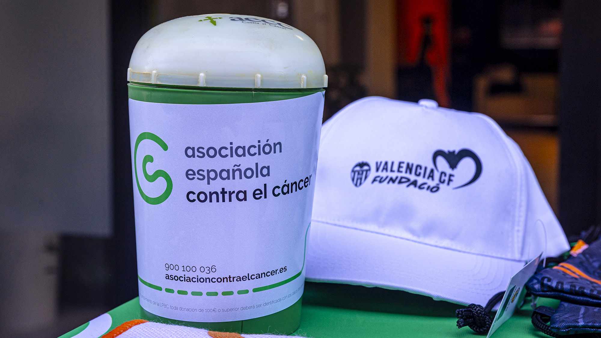 Der FC Valencia und die Fundació VCF solidarisieren sich mit allen von ...